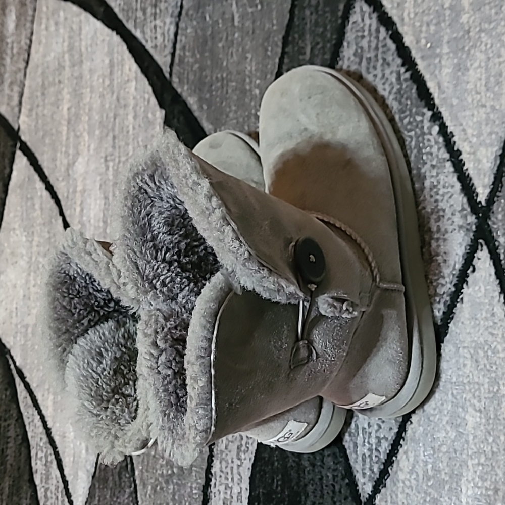 UGG BAILEY BUTTON CLASSIC SHORT GRAY BOOTS PRICE FIRM
